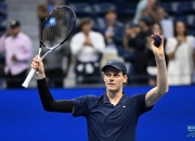 英雄联盟总决赛直播-美网碾压拉沃尔杯，辛纳刷新纪录