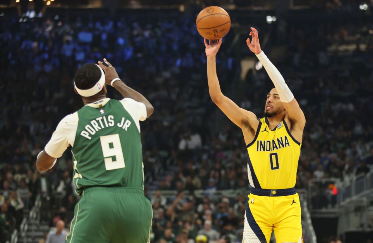 雄鹿球员全员努力,实力击败对手取胜 雄鹿球员全员努力,实力击败对手取胜