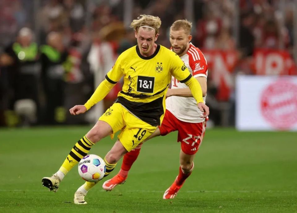 拜仁慕尼黑击败多特蒙德,获得胜利 拜仁慕尼黑击败多特蒙德,获得胜利