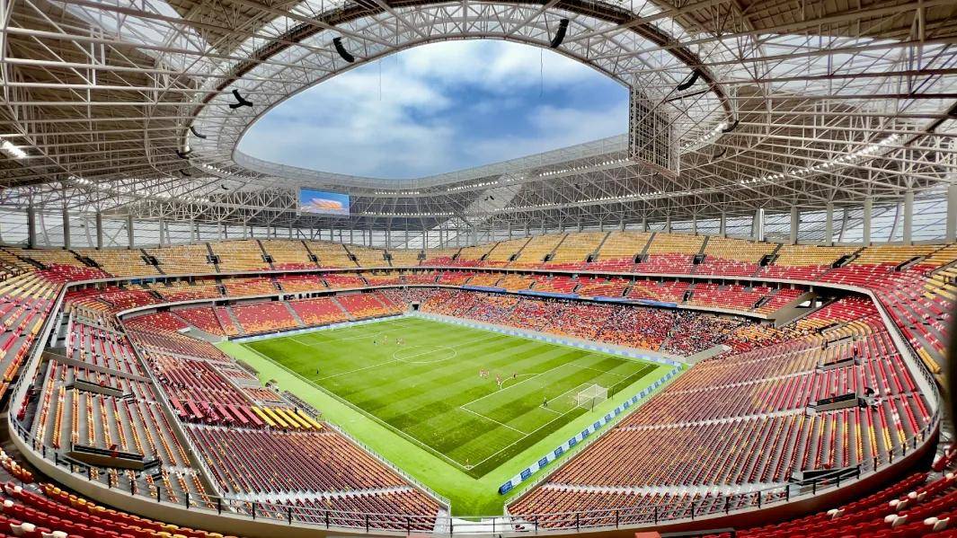 欧洲标志性建筑变身足球场，球迷期待新体验的简单介绍