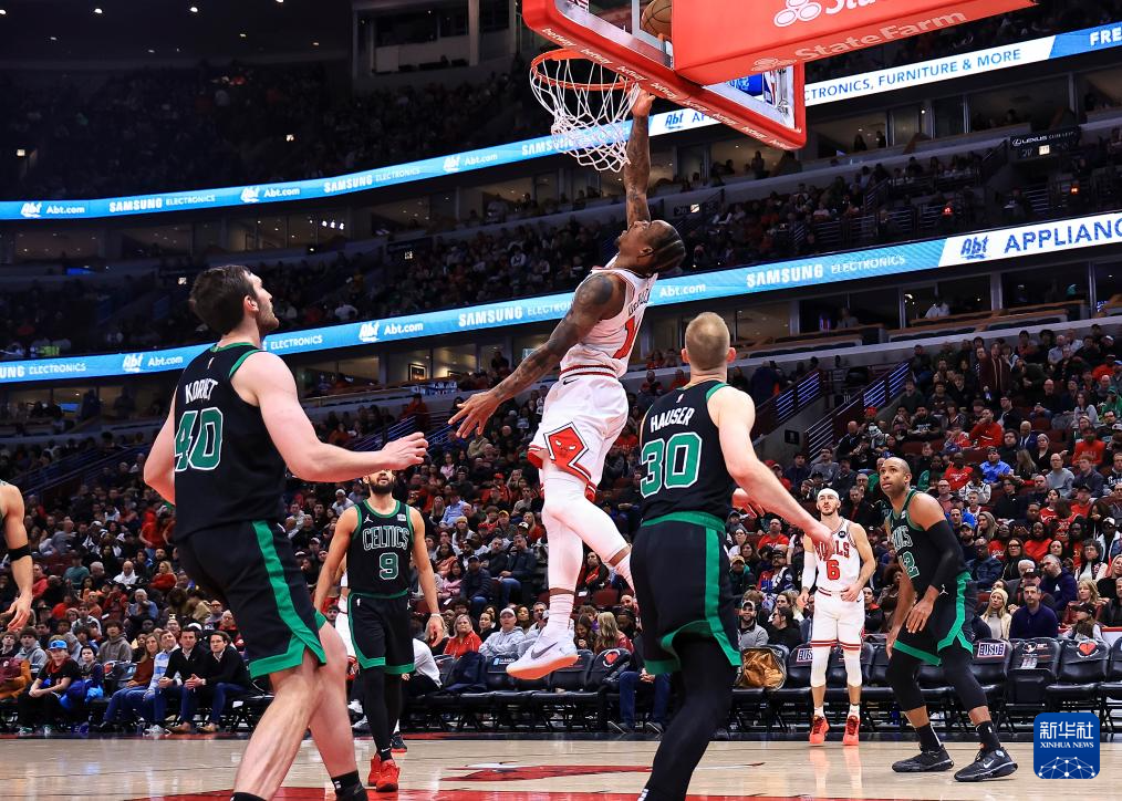 公牛鏖战凯尔特人,德罗赞点燃赛场 公牛鏖战凯尔特人,德罗赞点燃赛场