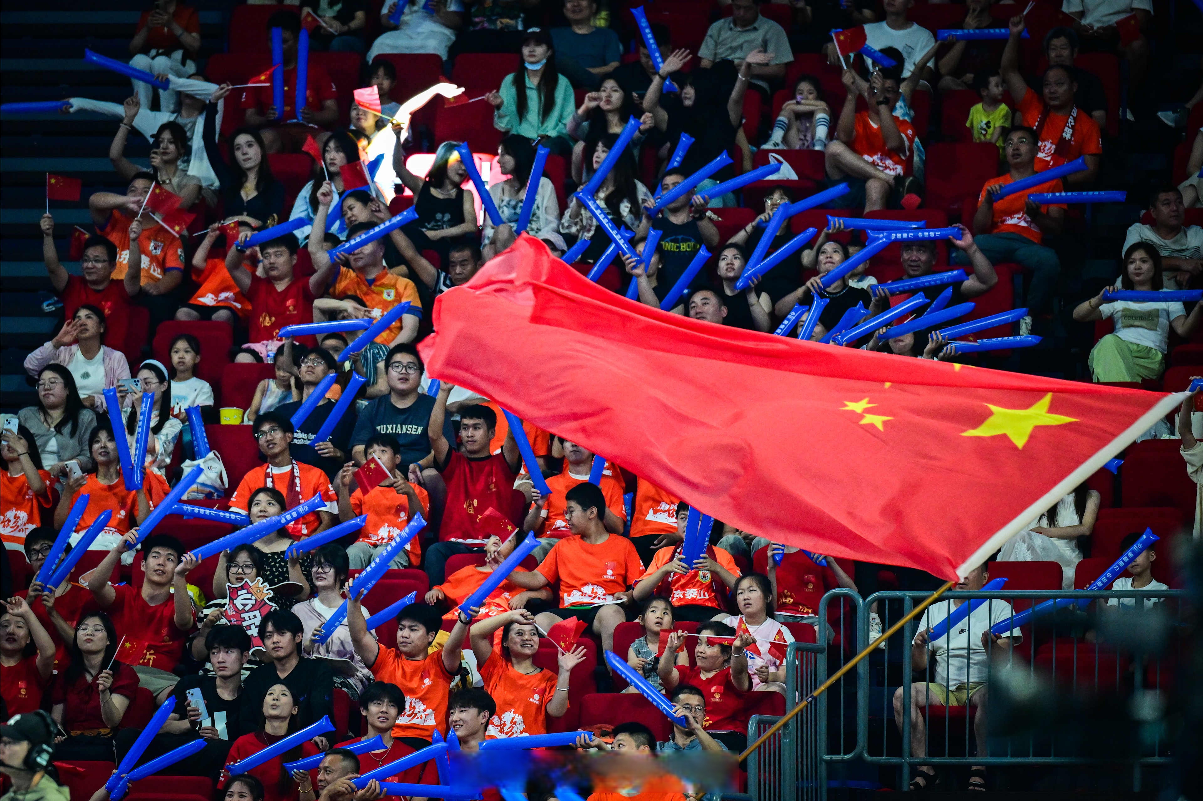 阿联酋赛场惊险一幕,中国球队凭实力跻身前列 阿联酋赛场惊险一幕,中国球队凭实力跻身前列