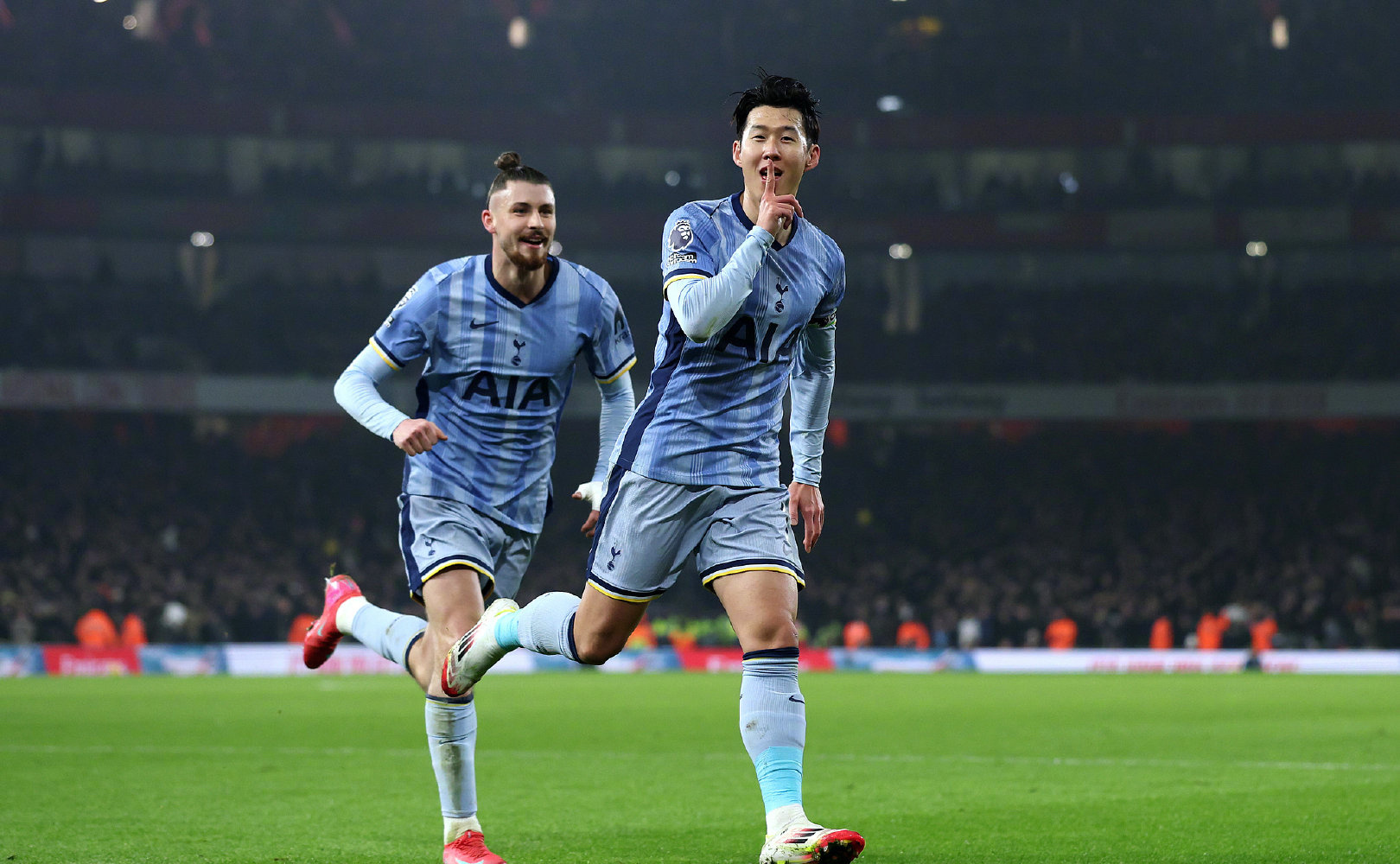 阿森纳球员表现不俗,客场逆转获胜 阿森纳球员表现不俗,客场逆转获胜