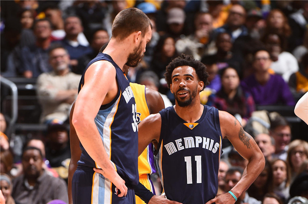 公牛鏖战魔术，福克斯扛起全队