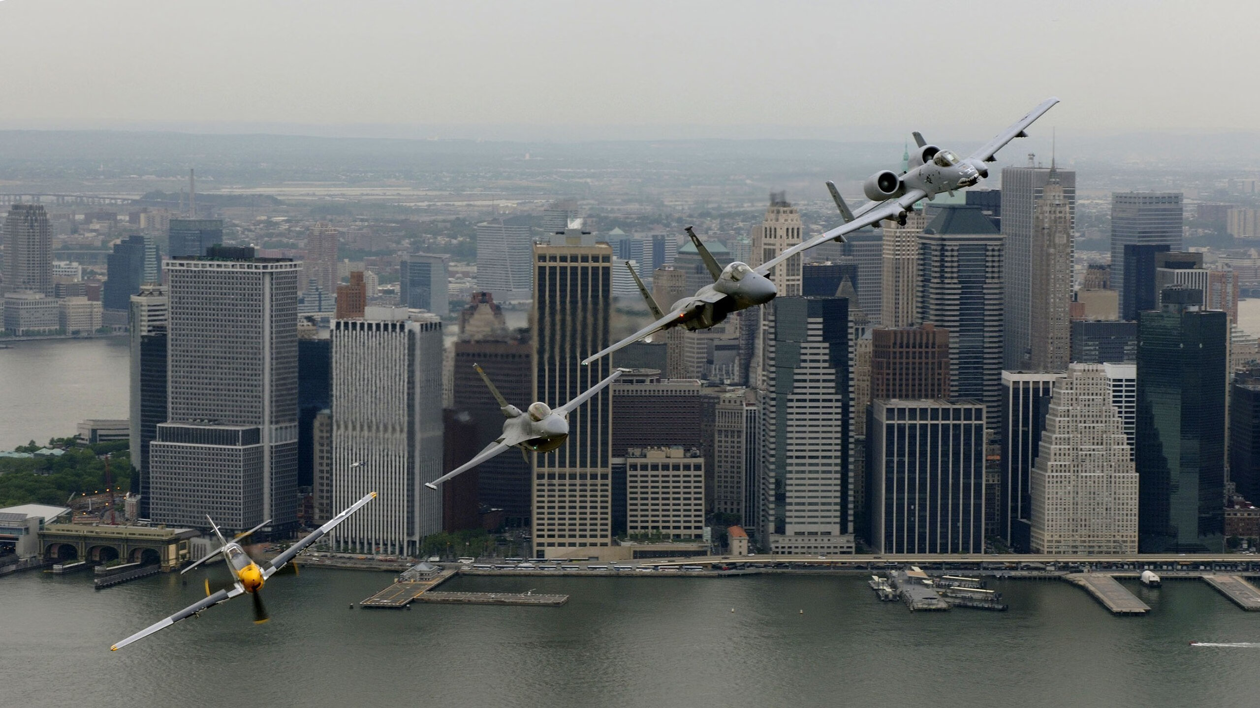 霍勒迪的雷暴，老鹰的冰层，当进攻的轰鸣撞上防守的叹息